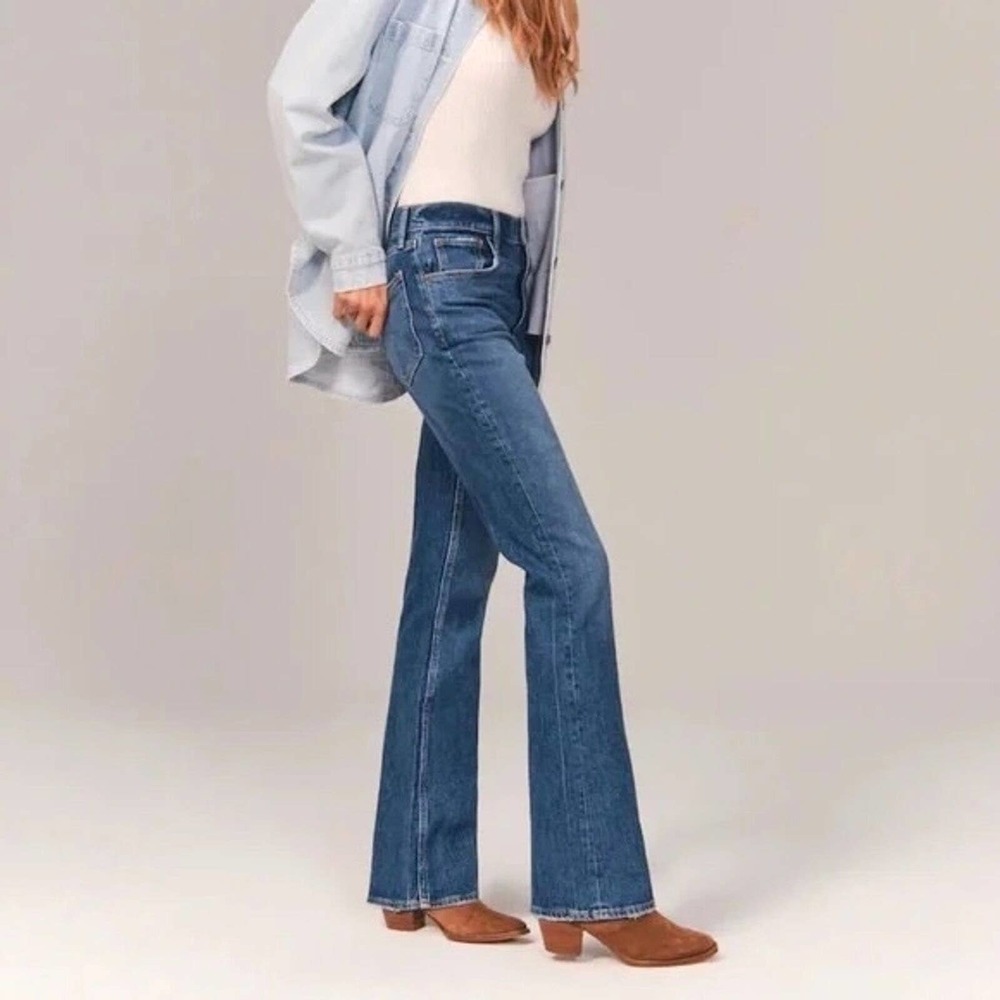 Abercrombie & Fitch '70's Vintage Flare Ultra High Rise Medium Wash Jeans 32/14